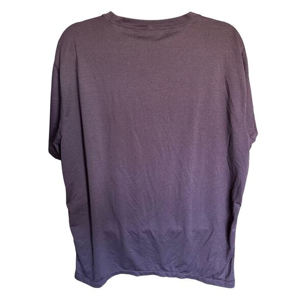 Vuori Tradewind Pocket Performance Tee Shirt Athletic Fit Burgundy Size XL - Picture 5 of 9